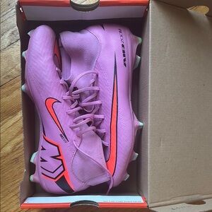 W Nike Soccer Cleats